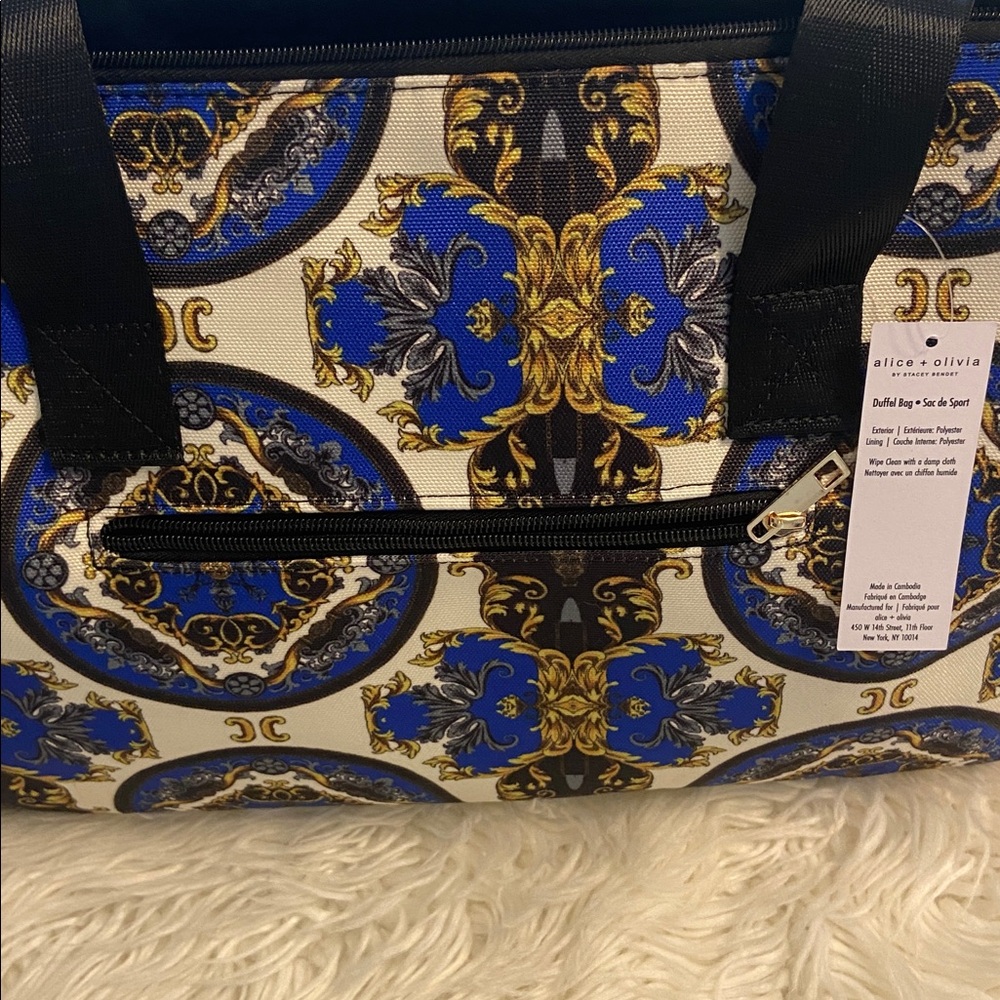 Alice+ Olivia Duffle Bag  Elegant Blue Tan color zipper two pockets on each side - Picture 7 of 12